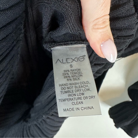 Alexis Porscha Dress in Black Small - Picture 8 of 9